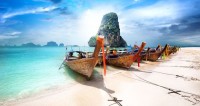 thai_boats_on_beach_islandparadise_island_in_thailand_1_hero